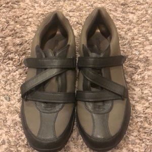 Orthaheel sneakers. Size 7.5 style Bartlett